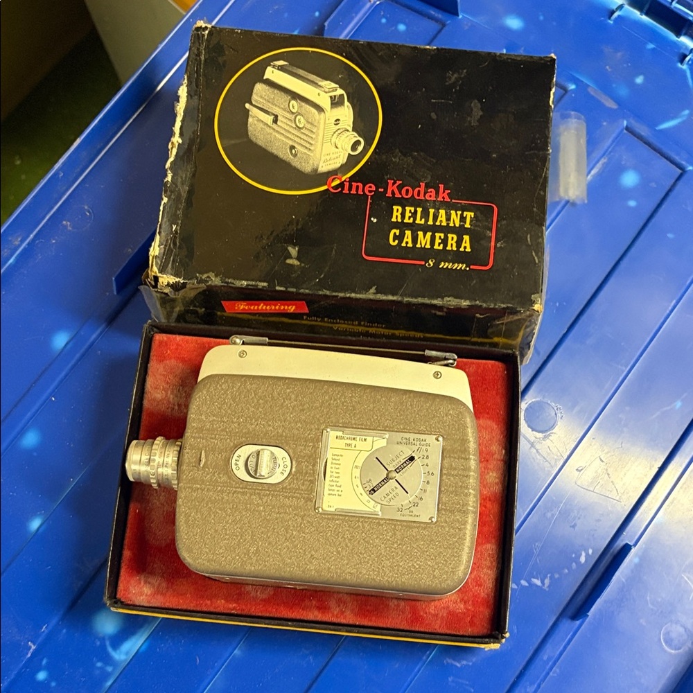 1940s Kodak Reliant 8mm Cine Camera - Brown